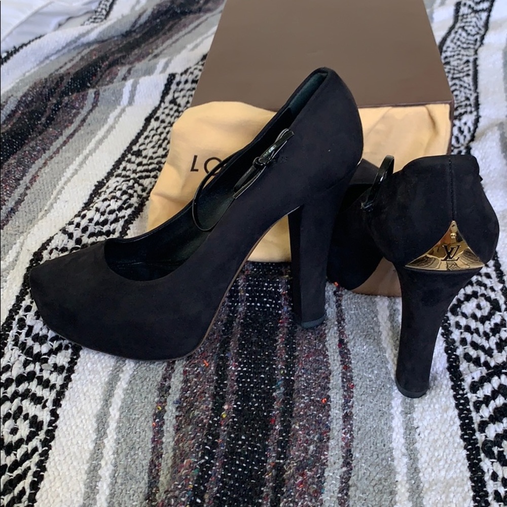 Louis Vuitton pumps